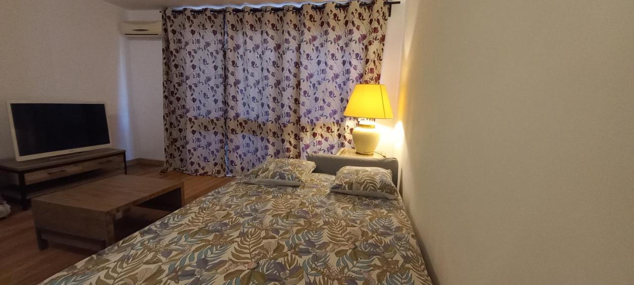 Loft Climatise "La Pinede", 50 M2, Tres Calme, 5 Mn A Pied Des Plages, Lit King Size La Seyne-sur-Mer Esterno foto